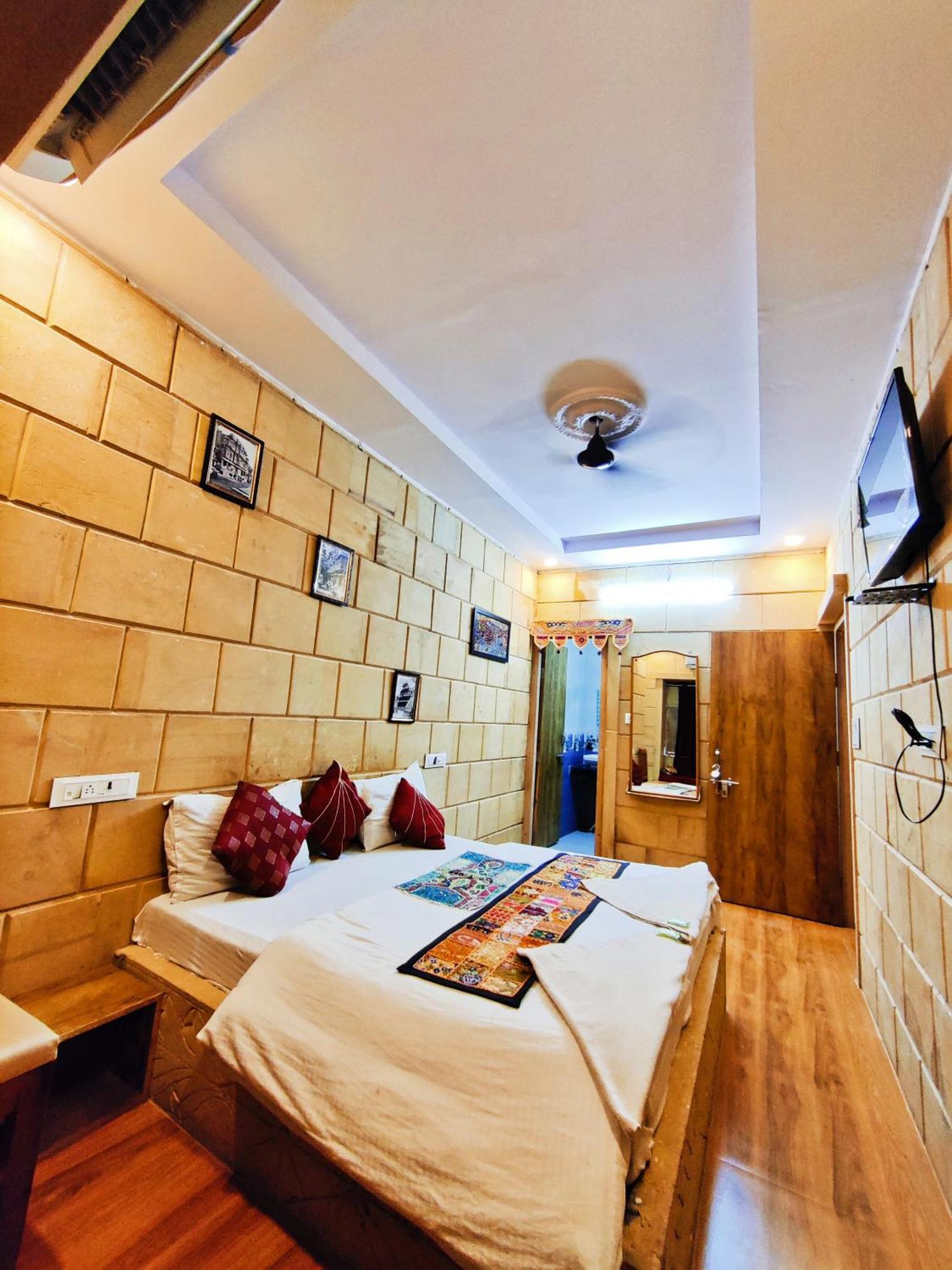 Hotel Jaswant Palace جيلسامر الغرفة الصورة